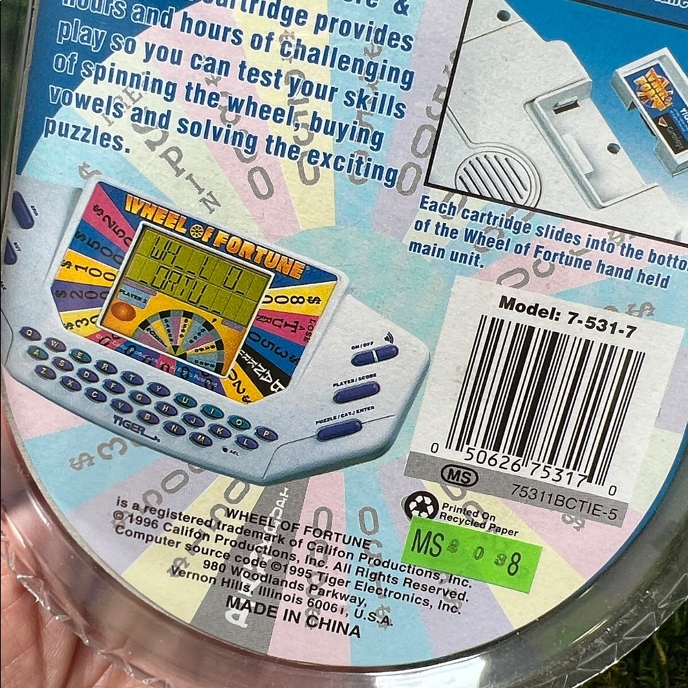 VINTAGE 1995 Tiger Electronics Wheel of Fortune Handheld Electronic Game *WORKS* - Picture 16 of 17